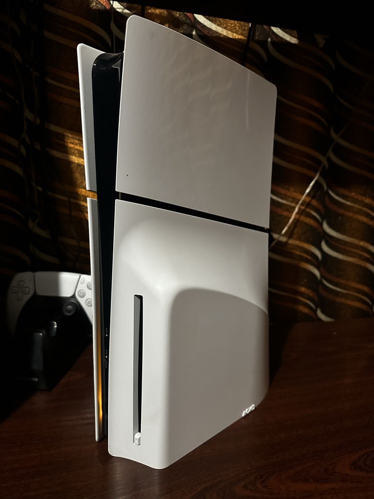 Продам Ps5 в пользовании была 4 месяца