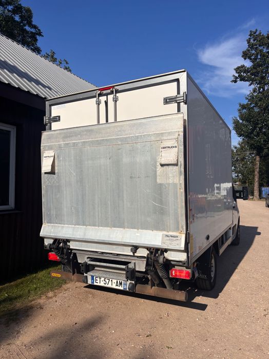 Wynajem - Renault Master chłodnia mroźna z windą