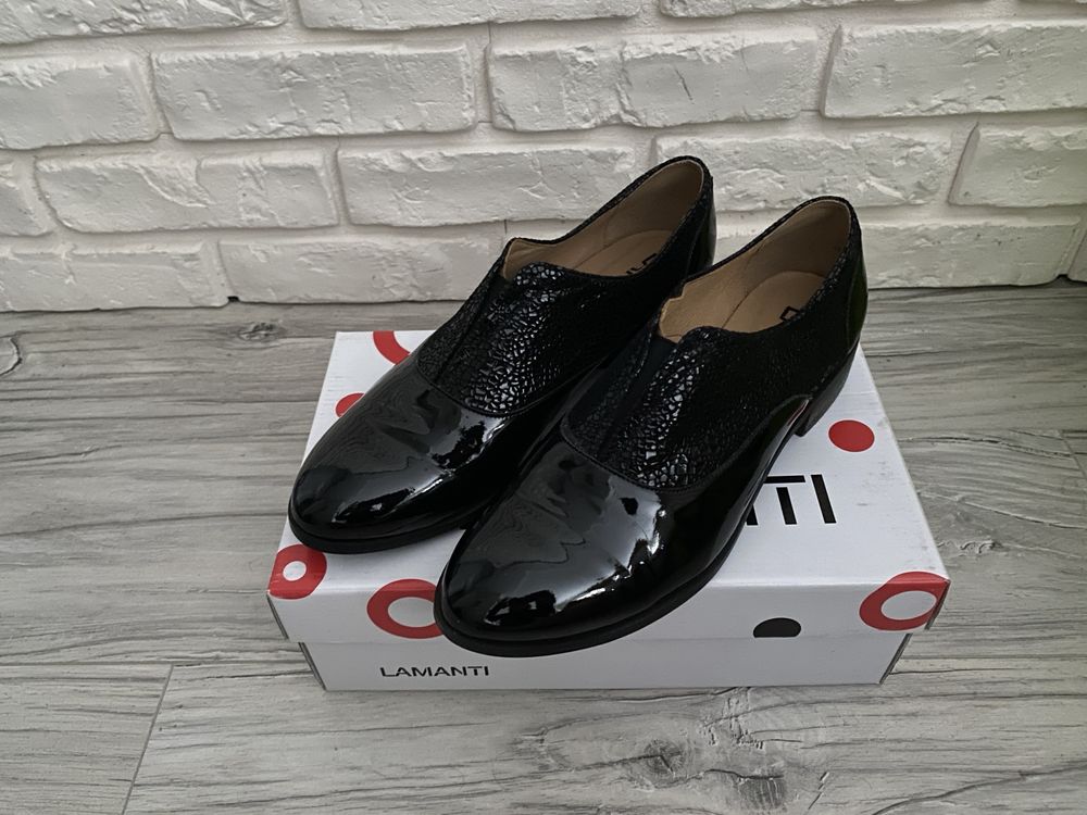 Buty lakierki lordsy oksfordki skórzane mokasyny lakierowane r.40