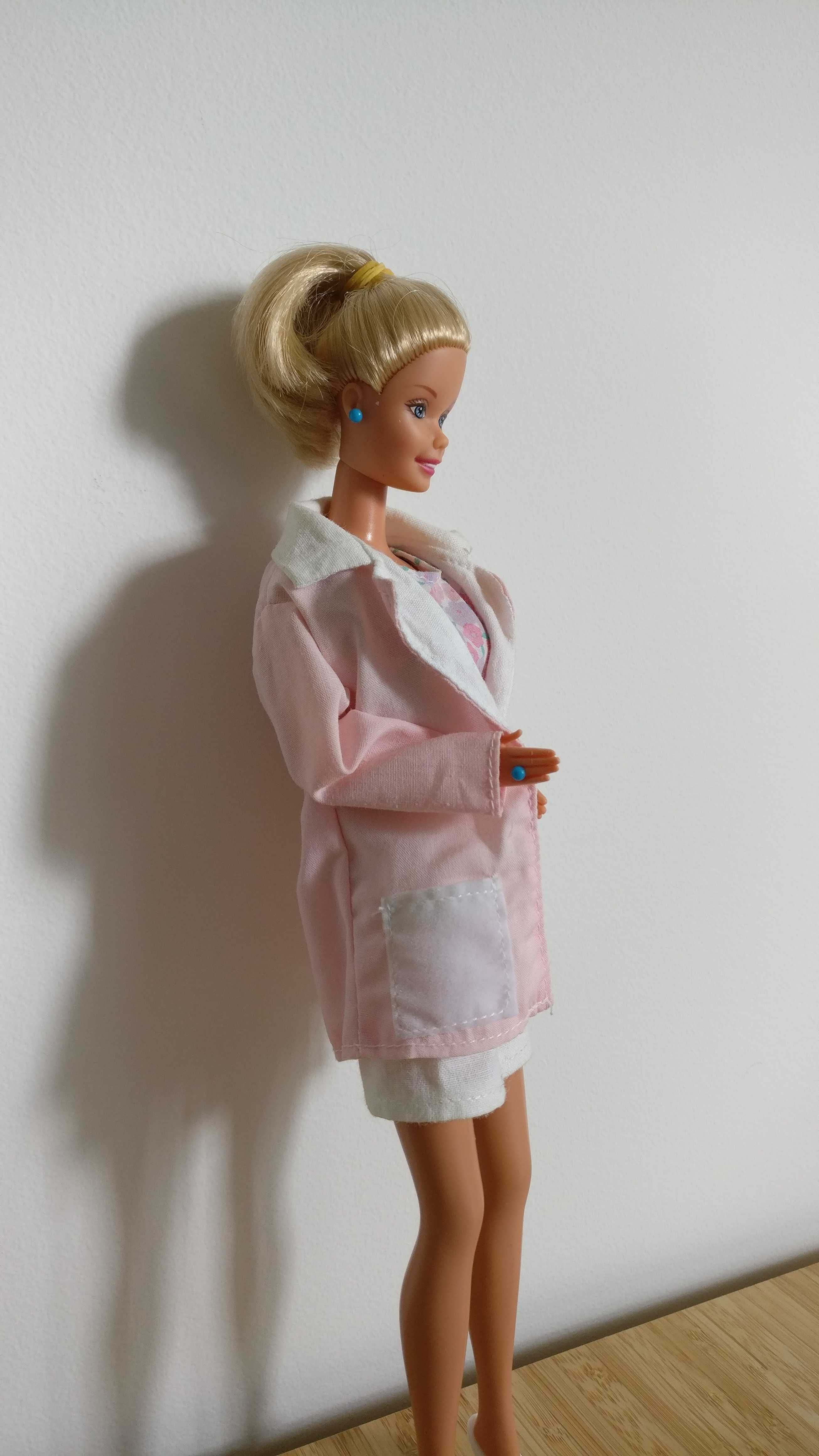 Barbie Médica + acessórios