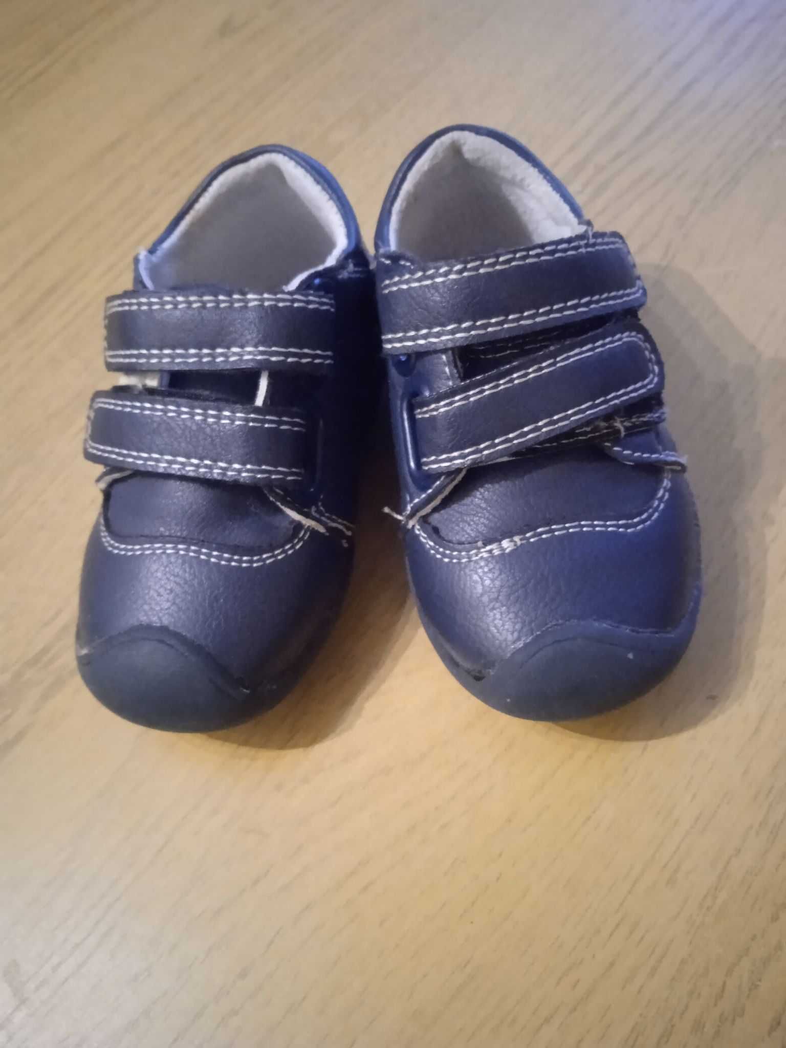 Buty granatowe chłopięce rozm. 18