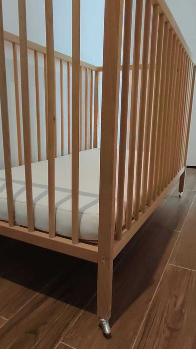Berço Ikea com colchão incluído