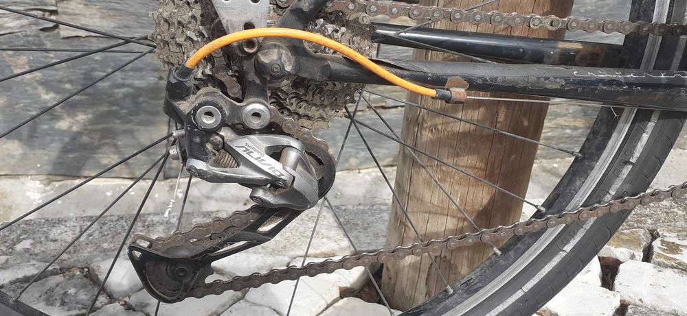 Bicicleta da marca KONA a merecer Restauro