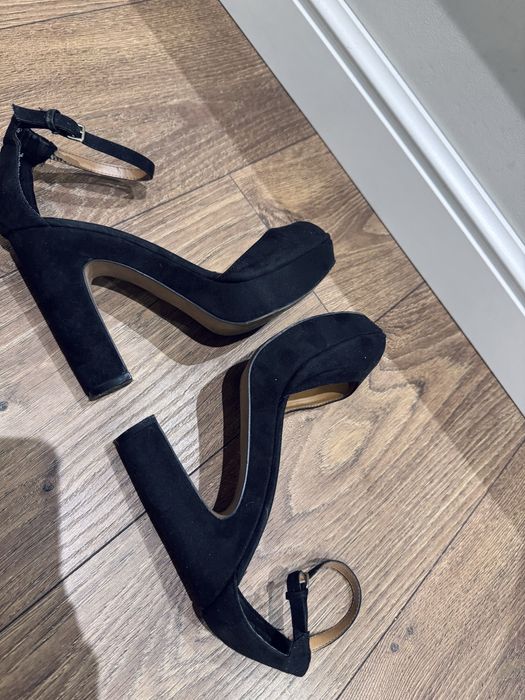 Sandały na koturnie, r. 40