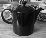 LE Creuset duży czarny dzbanek imbryk 1,3 l kamionka do kawy herbaty