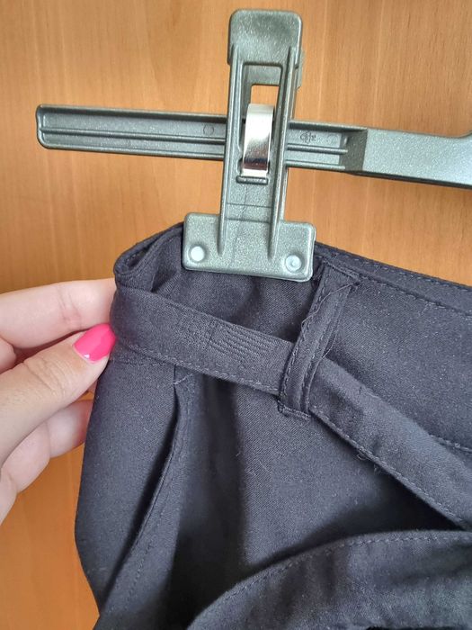 Calções pretos de cintura subida com laço para apertar H&M, tamanho 34