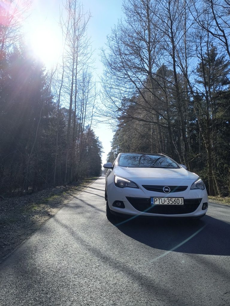 Opel Astra GTC 2.0