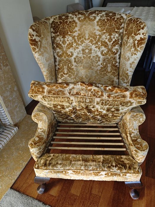 Cadeirão de orelhas antigo