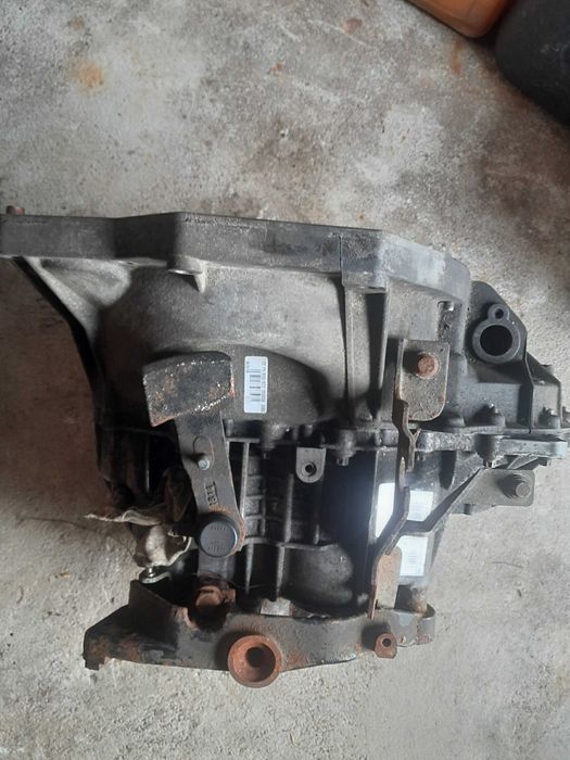 Skrzynia biegow 6 vivaro trafic 2.5