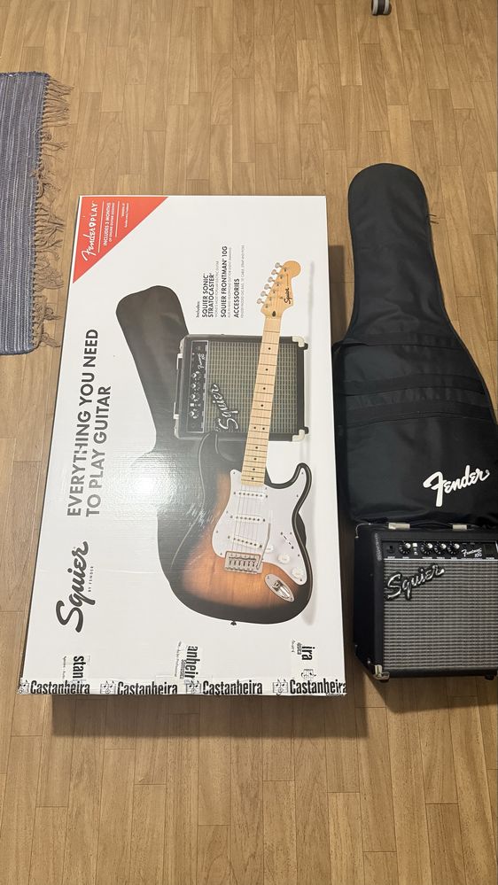Guitarra Fender Squier Stratocaster + Amplificador – Excelente Estado