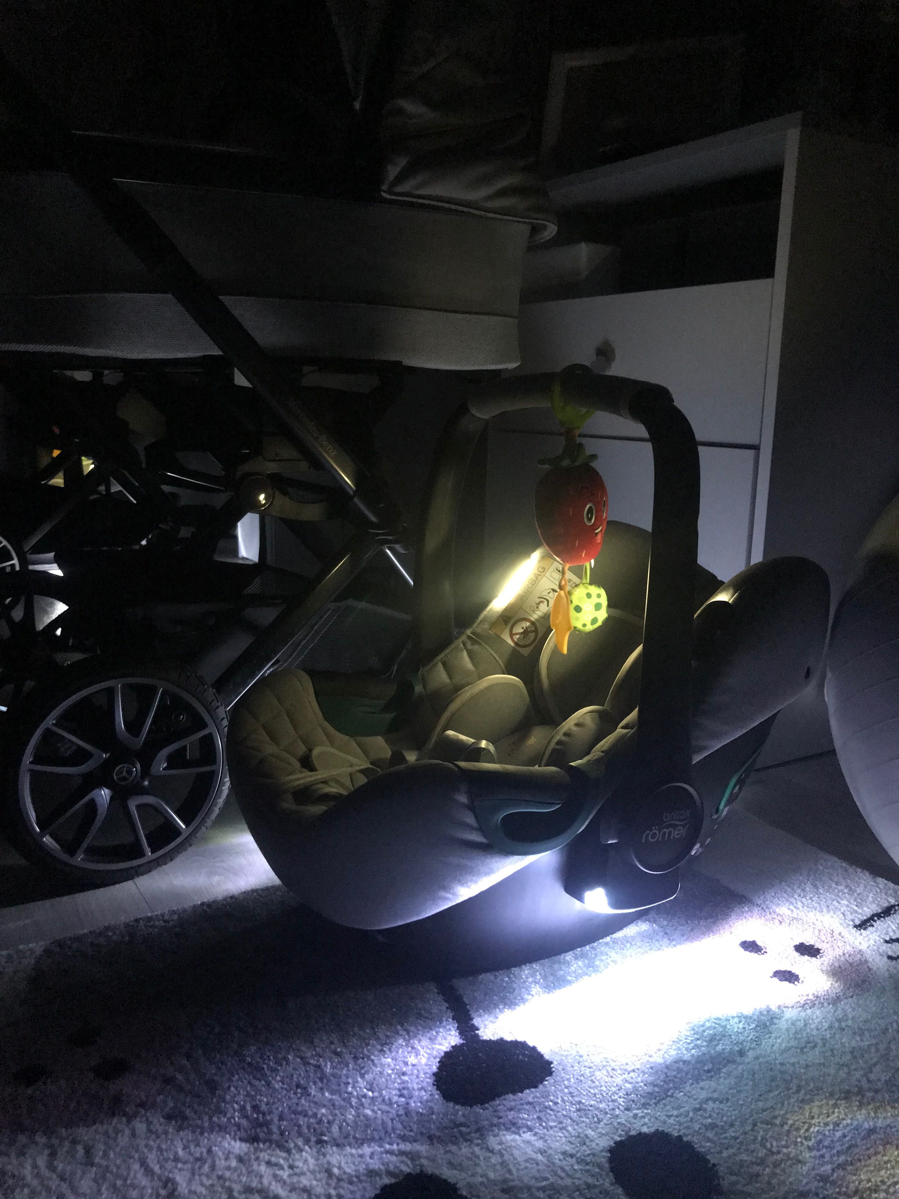 Britax Römer BABY-SAFE iSENSE i-Size - obrotowy z oświetleniem LED