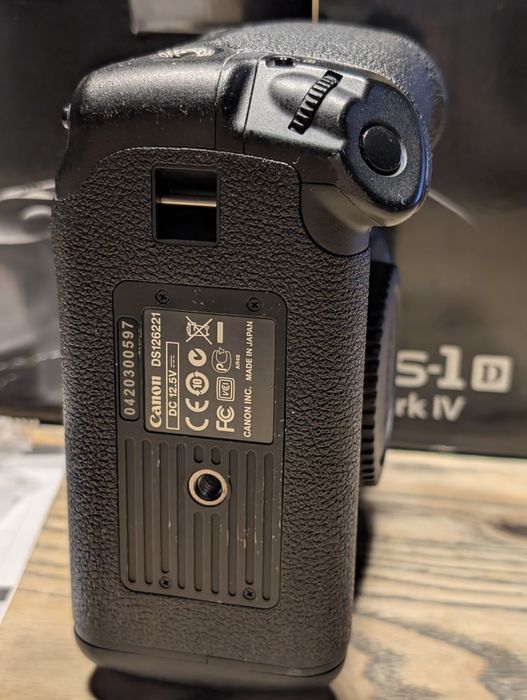 Камера Canon EOS 1D Mark IV