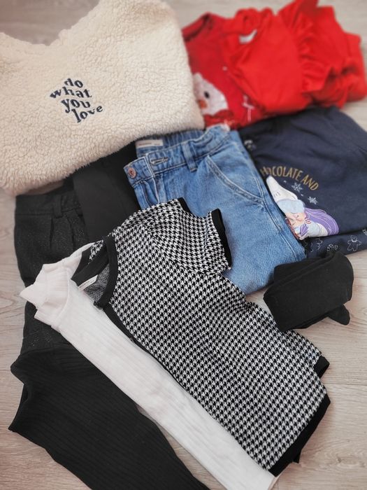 Komplet ubranek świątecznych dla dziewczynki 134-140