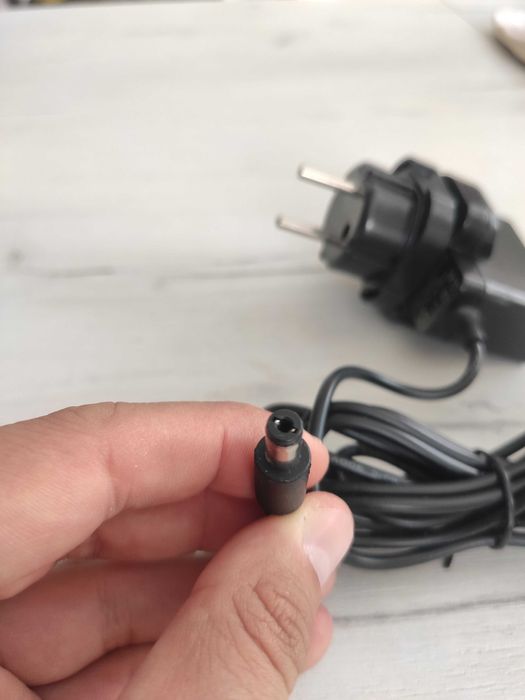 Zasilacz ładowarka 9V 1A do keyboard CPS LD MA gitar pedałów