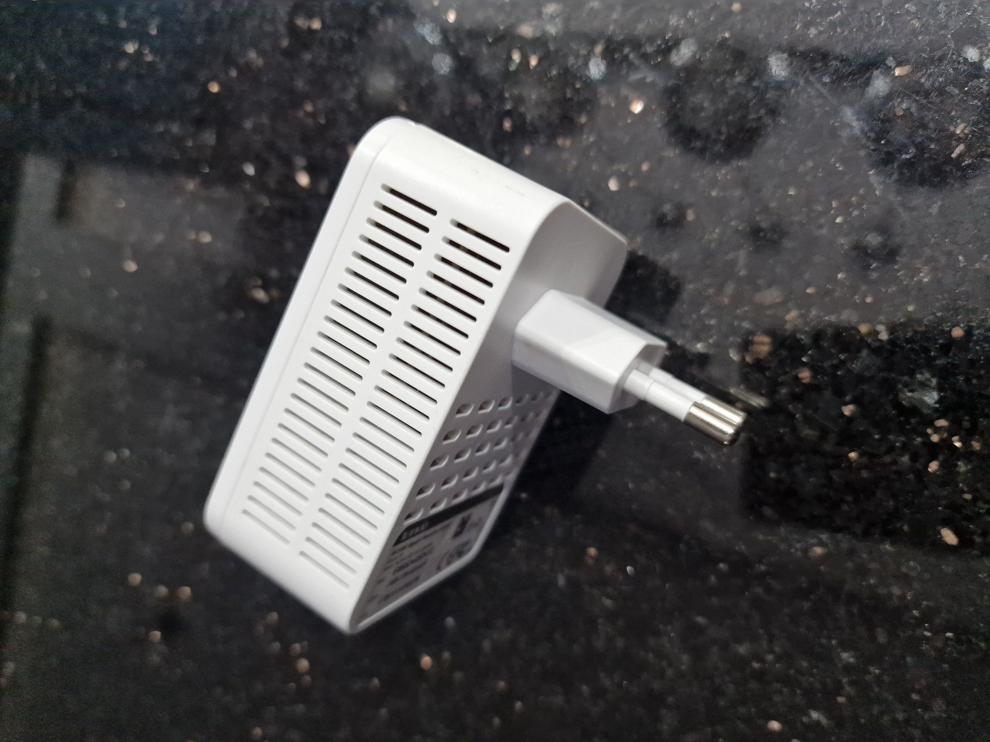 Transmiter sieciowy TENDA AV1000 P3 powerline adapter