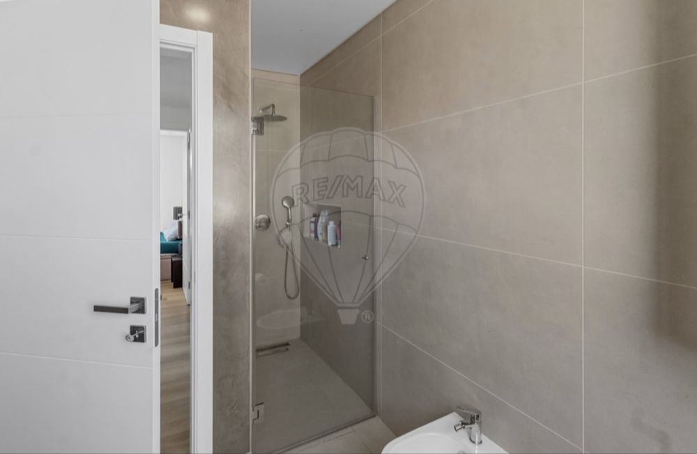 •	Quarto em Casa de Luxo com Piscina – a 15min da Ericeira