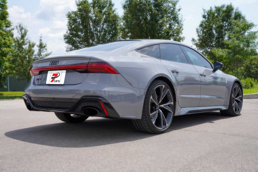 Audi RS7 quattro      2022