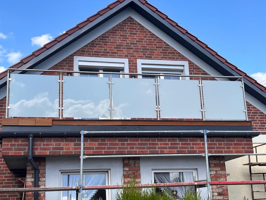 Balustrada nierdzewna z czarnym szkłem