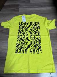 Nowy T-shirt marki Sinsay rozmiar S