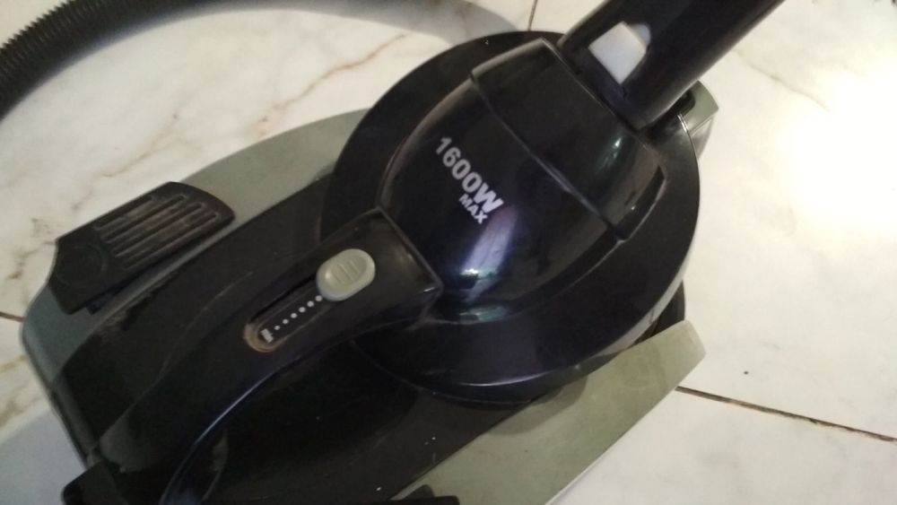 Пылесос епилесос 1600 w