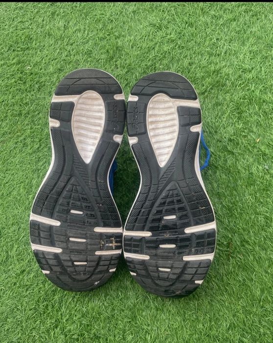 Sapatilhas Asics como novas.