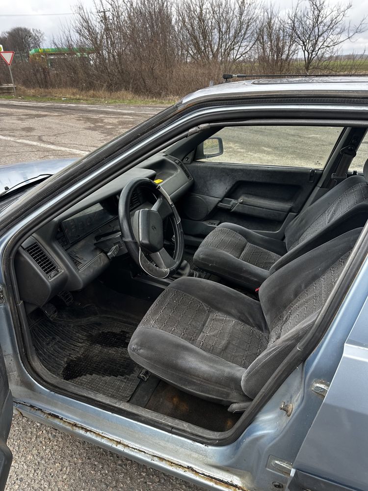 Срочно,Renault 21