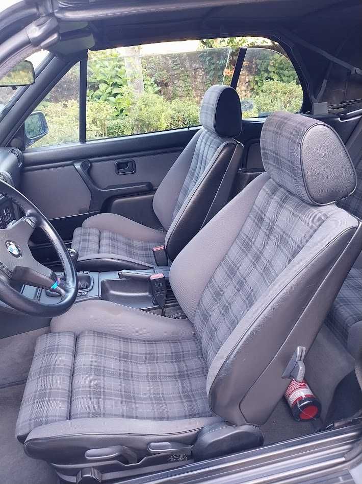 BMW E30 320i Cabrio