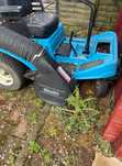 Tractor corta relva ou ervas selvagem