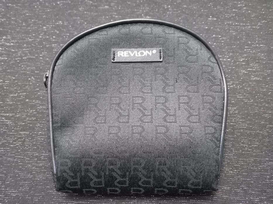 Kosmetyczka czarna Revlon. Stan bardzo dobry.