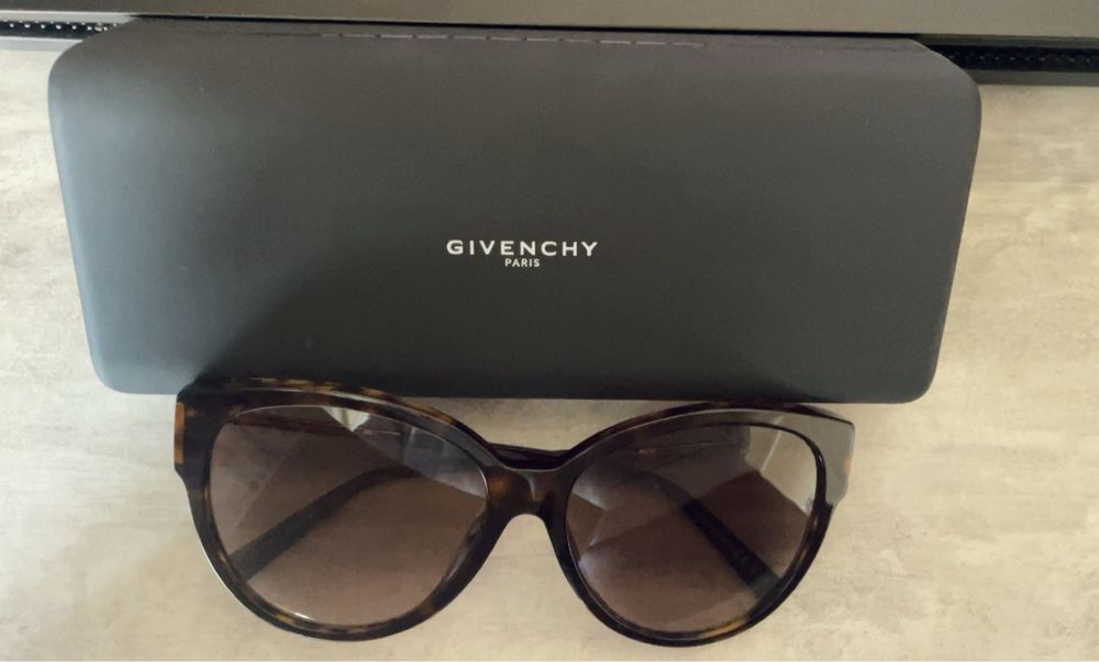 GIVENCHY сонячні окуляри