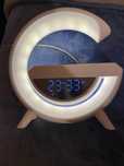Coluna com relogio,despertador,radio e leds