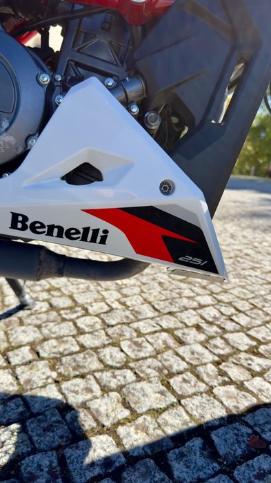 Vendo mota Benelli BN 251 de 2019, 249cc, em muito bom estado.