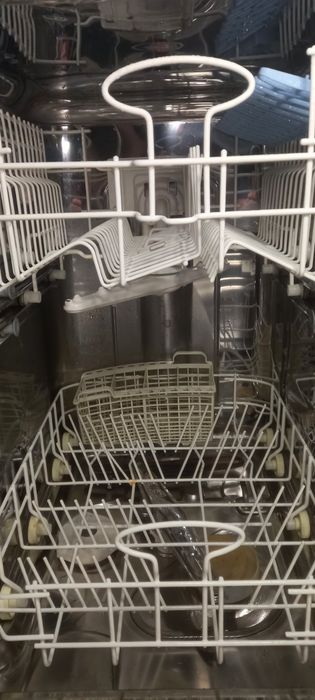 Посудомийна машина indesit