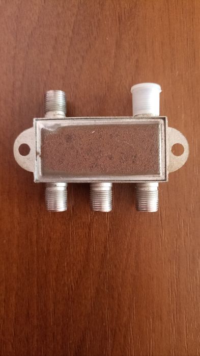 DiSEqC перемикач 4x1 для супутникового ТВ (DSW-4166S)