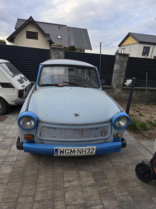 Trabant z dokumentami