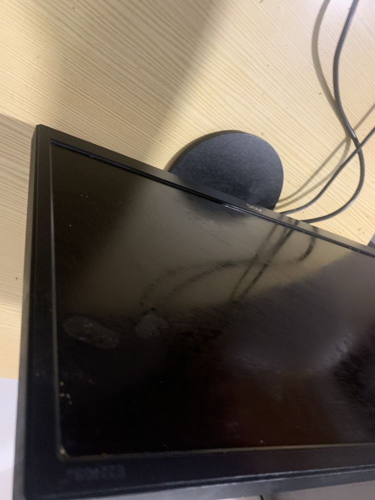 Monitor em bom estado.
