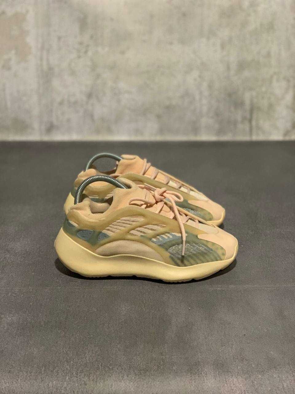 Кроссовки кросівки Adidas Yeezy Boost 700 V3