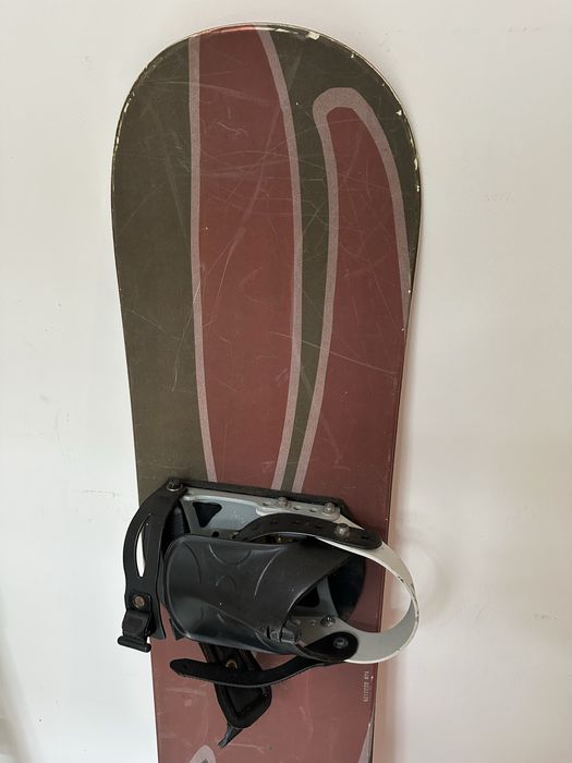 Prancha snowboard com fixações D&S