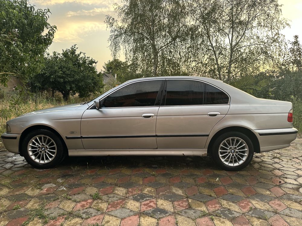 BMW E39 523I (2.5 Газ/Бензин)(Механика)
