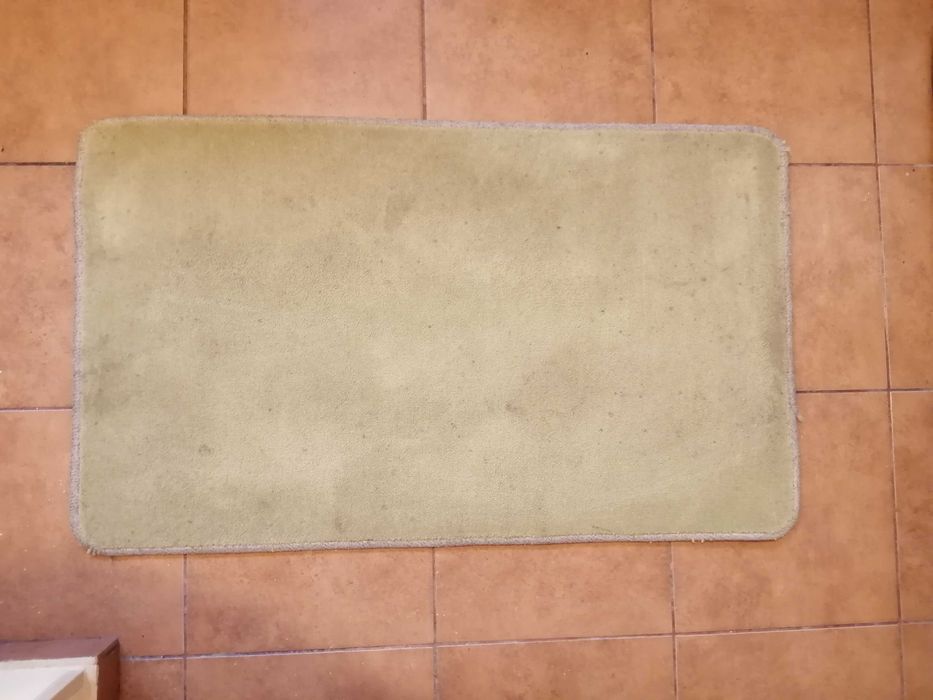 Sprzedam 3 chodniczki i do samochodu 1 komplet