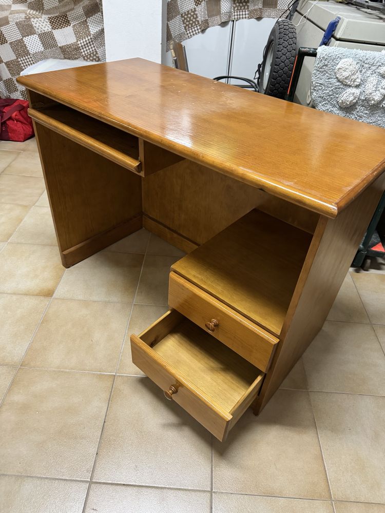 Secretaria em madeira maciça