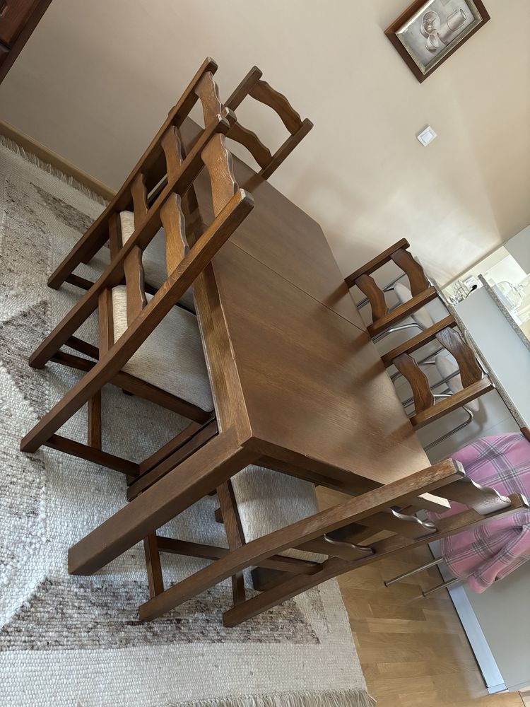 Drewniany stół rozkładany z 6 krzesłami