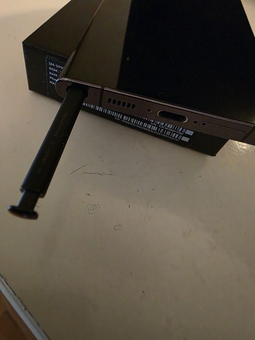 Samsung Galaxy S23 Ultra - 256GB / 8GB