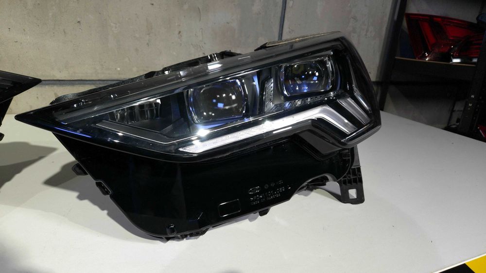 Audi Q3 83A фари Matrix оригінал Європа комплект