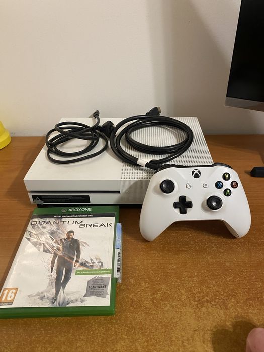 Xbox one S 500gb + gra + pad