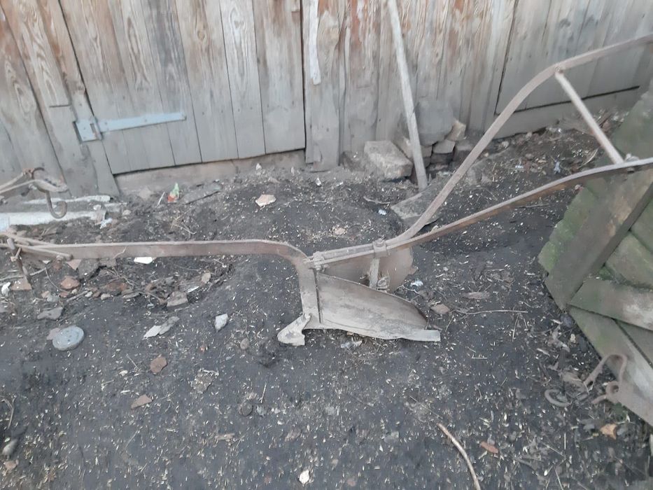 Плуг кінний, рало для вигортування картоплі, картоплекопалка