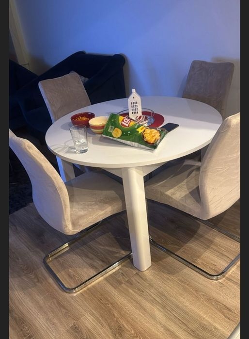 4 nowe pokrowce na krzesła elastyczne uniwersalne kremowe plamoodporne