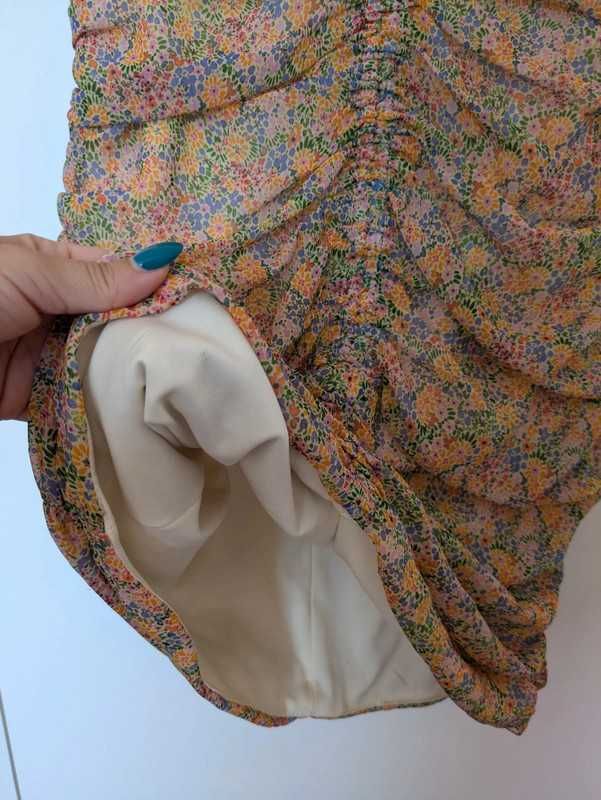 Vestido floral Zara
