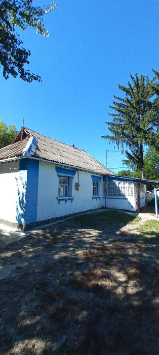 Продаж будинку біля водойми