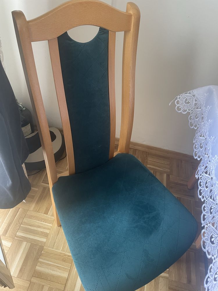 Stol z krzeslami